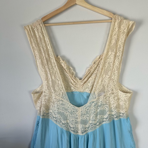 1940’s PLUS SIZE Joy Lingerie Co. Blue Satin Cream Lace Maxi Slip Dressing Gown - Picture 12 of 16